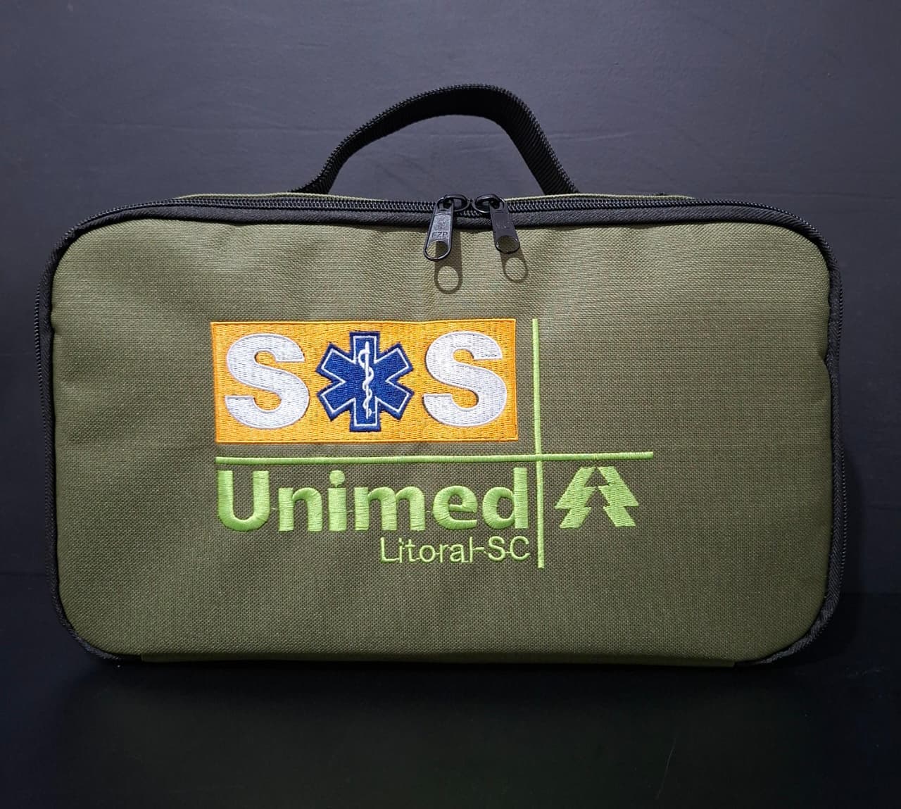 Bolsa personalizada com logotipo da Unimed, fabricada pela Holden Business — exemplo real de personalização com a marca do cliente